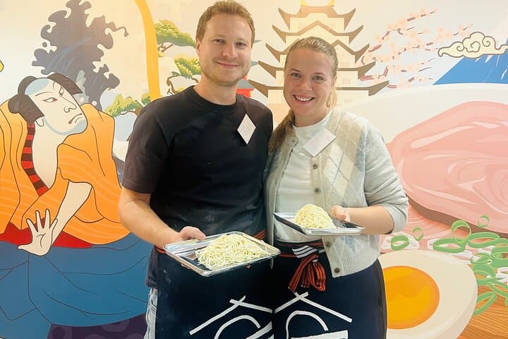 Ramen-Making Experience in the Osaka Castle Area with Souvenir