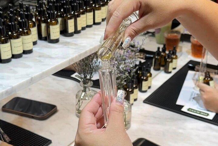 Ho Chi Minh City : Laboratorio di profumi con profumo di Saigon