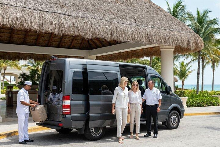 Traslado privado desde el Aeropuerto de Cancún a los hoteles de Riviera Maya