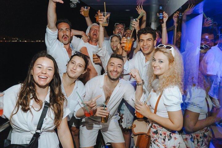 Pub Crawler Istanbul : VIP Entry Rooftop Bars&Clubs met feestbus
