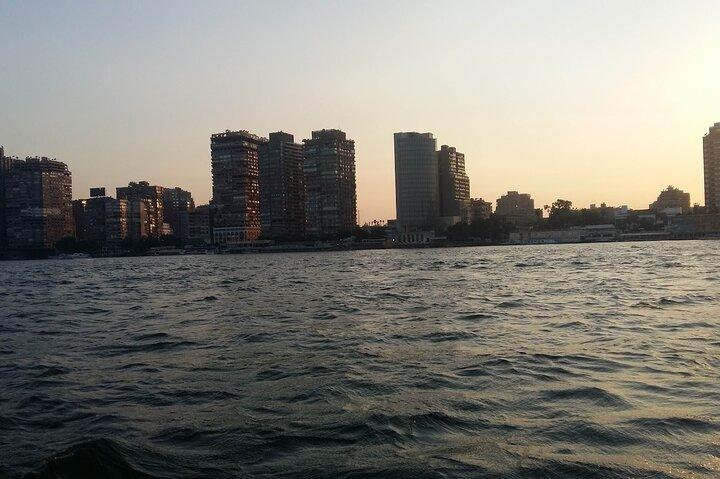 Privat guidad dagstur: Giza Pyramider, Egyptisk Museum och Nile Dinner Cruise