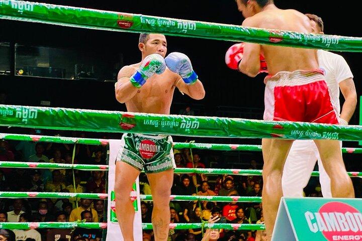 Phnom Penh Live Kun Khmer Boxing Show VIP-plaatsen met bier Tuktuk