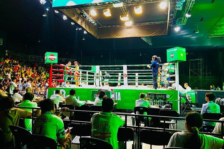 Phnom Penh Live Kun Khmer Boxing Show VIP sæder med øl Tuktuk