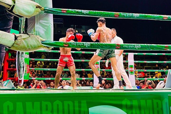 Phnom Penh Live Kun Khmer Boxing Show VIP sæder med øl Tuktuk