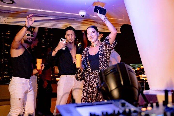 Dubai: Superyacht Party med Live DJ & Open Bar
