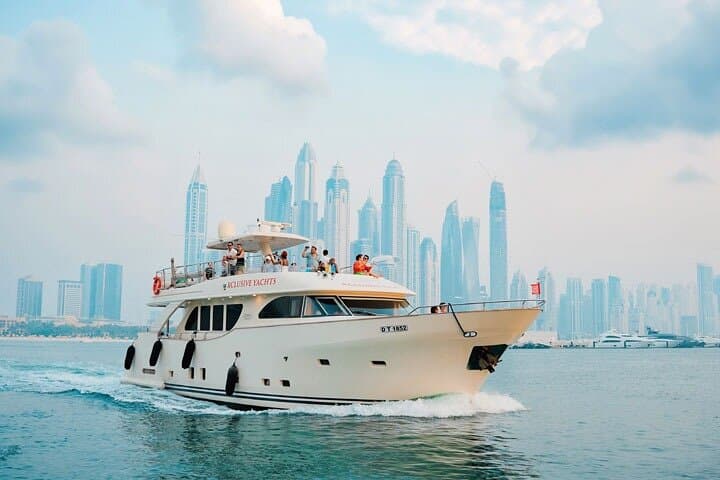 Dubai Marina Yacht Tour: Ain Wheel, JBR & Harbour in 1 Hour