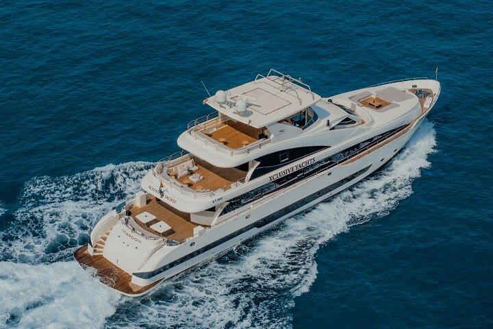 Dubai : Superyate de lujo con DJ en vivo, Natación & Barra libre