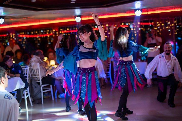 Bosphorus Sightseeing Cruise with Turkish Live Show and Dinner