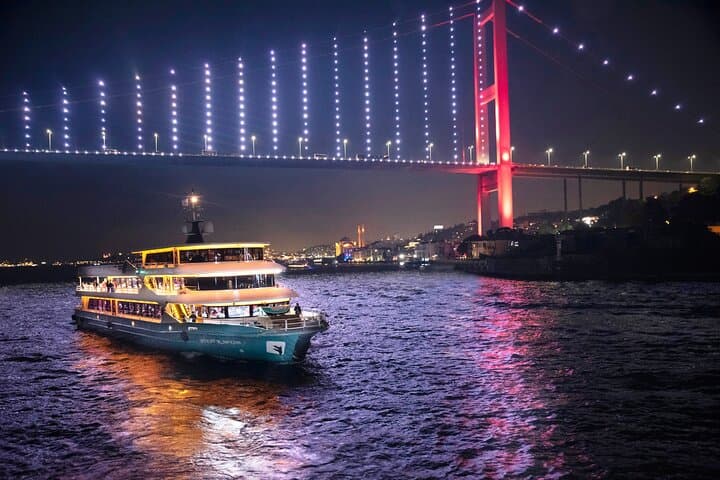 Istanbul Bosphorus Dinner Cruise with Turkish Show