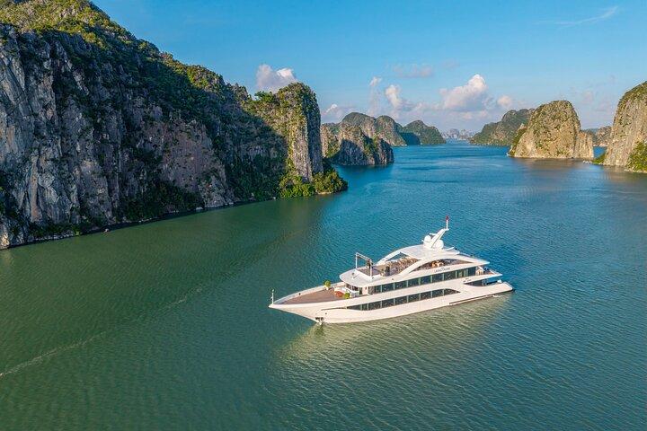 Hanoi: Luxury Leona 5 - Star Cruise explorar a incrível baía de Ha Long