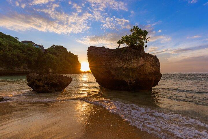 South Bali Explore Beach and Uluwatu Temple
