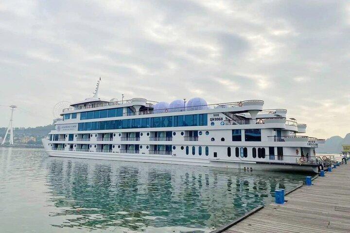 Halong Bay Ambassador Tagestour mit ultimativem Luxuserlebnis