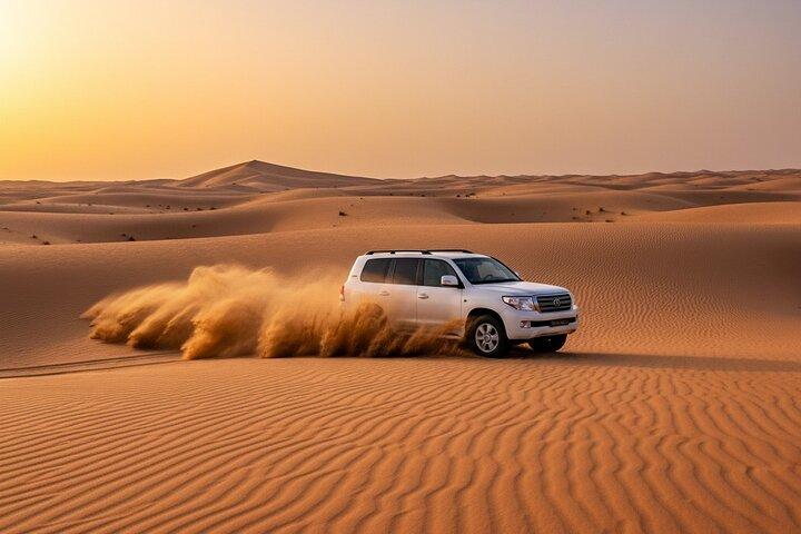 Dubai Desert Safari com Quad Bike Camel Ride Jantar e shows