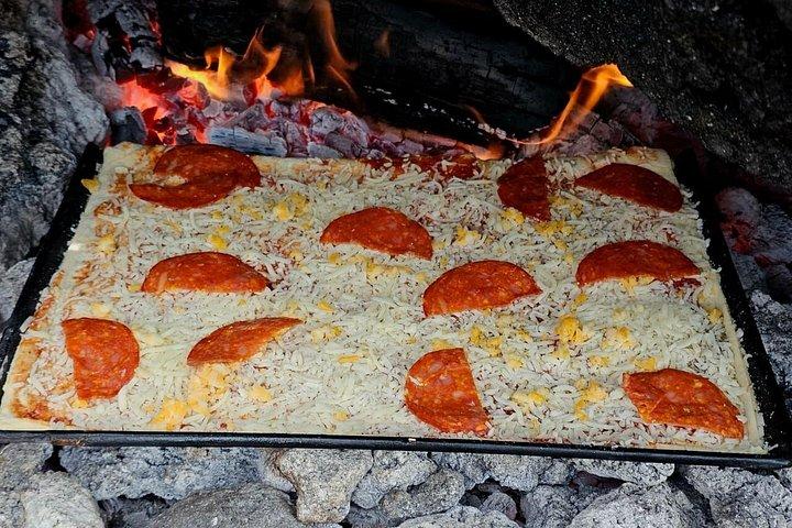 パカヤ火山へのハイキングとピザ体験