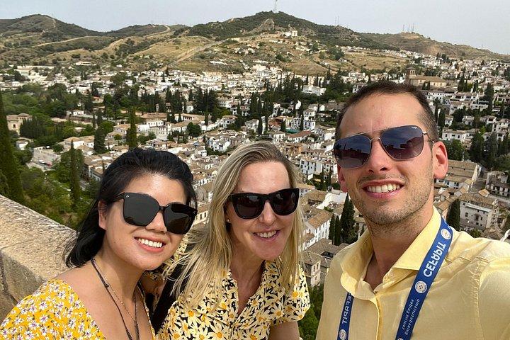 PREMIUM 2 Hour Alhambra and Generalife Tour + tickets
