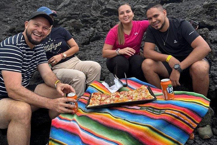パカヤ火山へのハイキングとピザ体験