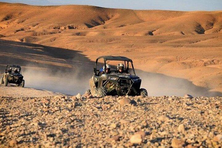 Avventura in buggy nel deserto di Agafay con Dinner Show