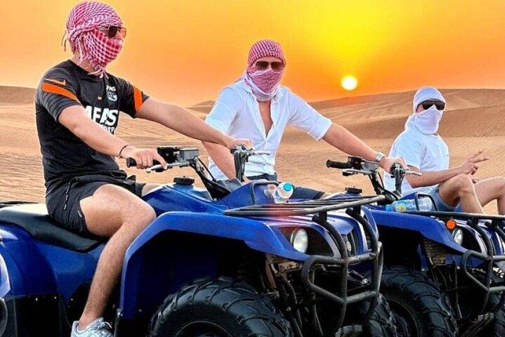 Dubai : Safari Vip Red Dunes con 4x4 Pick/Drop Camel Dinner Shows