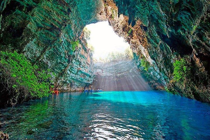 Kefalonia : メリッサニ島、ドロガラティ島＆ビーチ小グループツアー