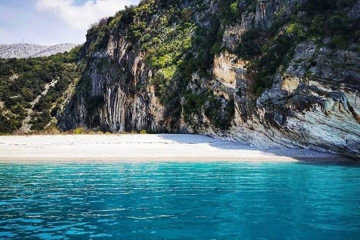 リナボートでサランダの海岸アドベンチャーシュノーケリングの旅リスト