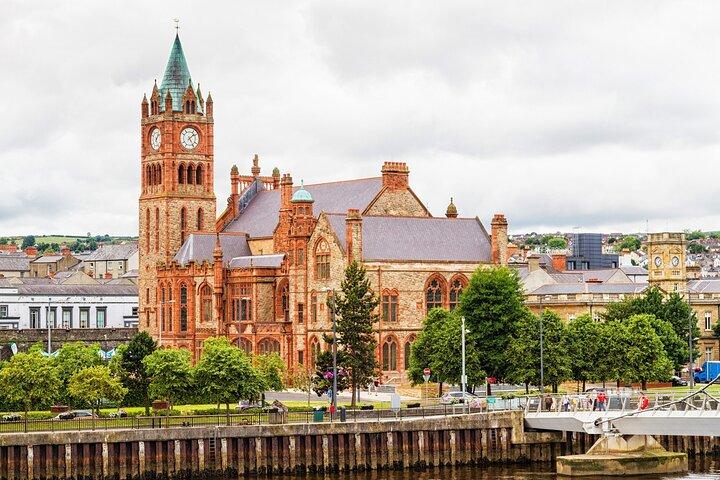 Tour Privado de Belfast a Derry – História e Muralhas