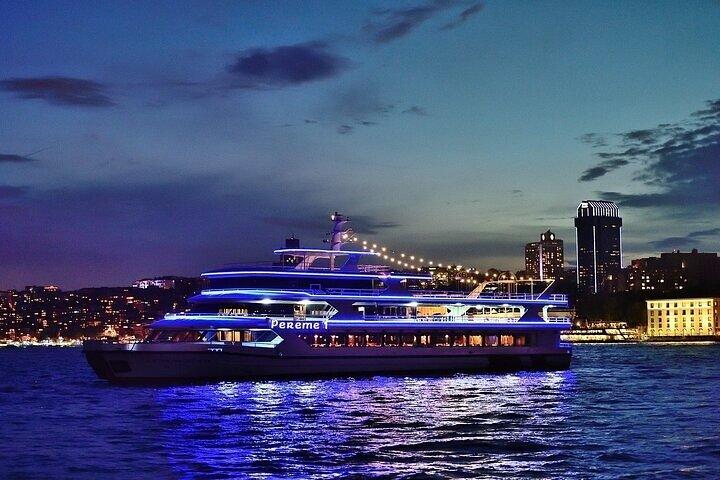 Dîner-croisière de luxe au Bosphore et spectacle nocturne turc (Tout + transfr)