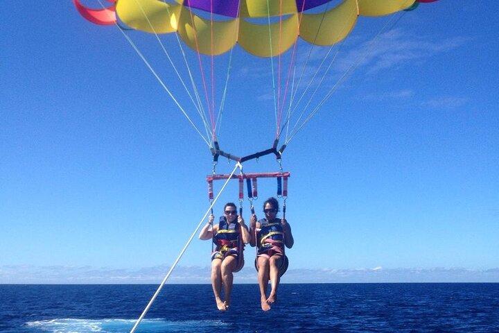 Roatan Parasailing äventyr och turer på West Bay Beach