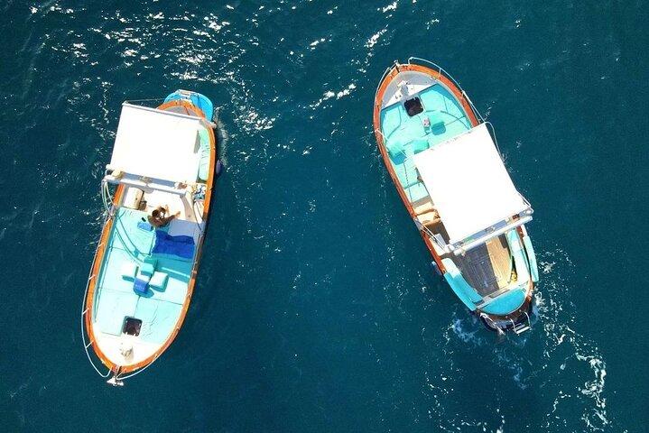 Privat Gozzo båttur på Capri med bad och lokala delikatesser