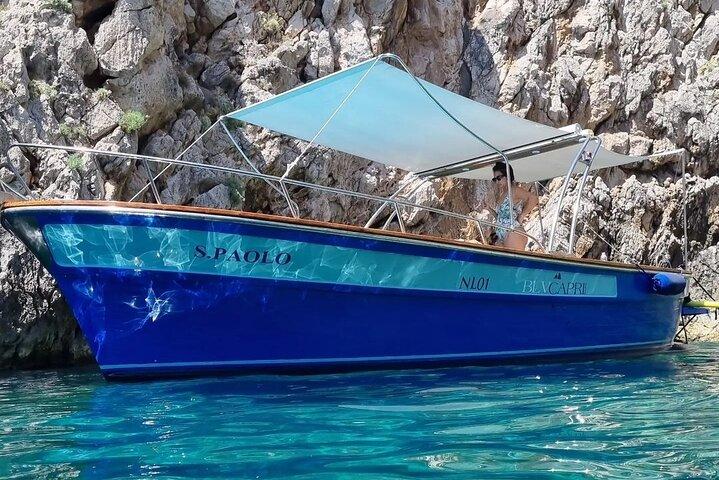 Privat Gozzo båttur på Capri med bad och lokala delikatesser