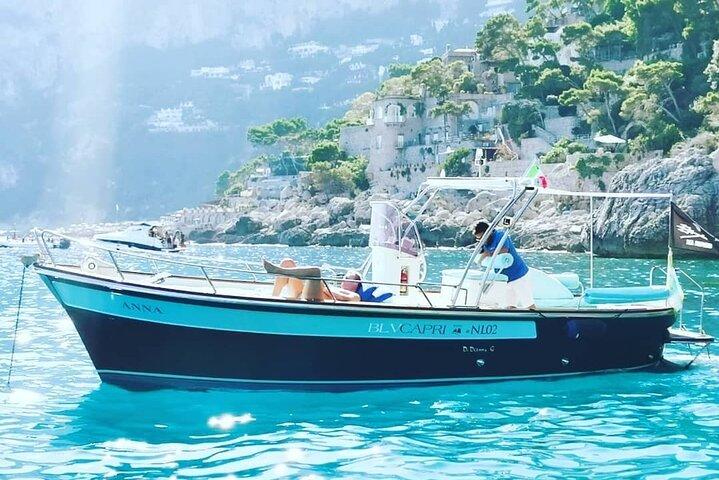 Privat Gozzo båttur på Capri med bad och lokala delikatesser