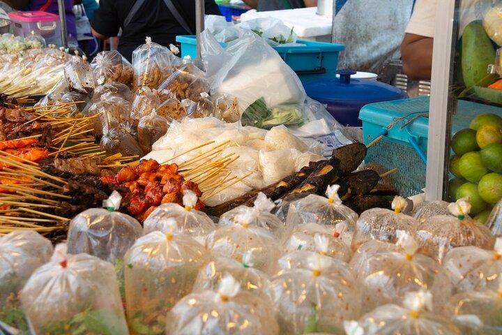 Do Mercado Flutuante Don Wai, Templos Únicos e Café