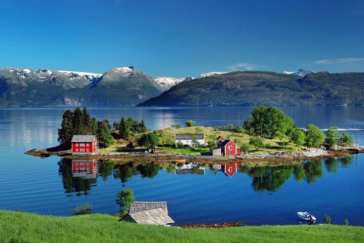 Bergen : Malerischer Hardangerfjord mit Wasserfällen und Mittagessen im Garten