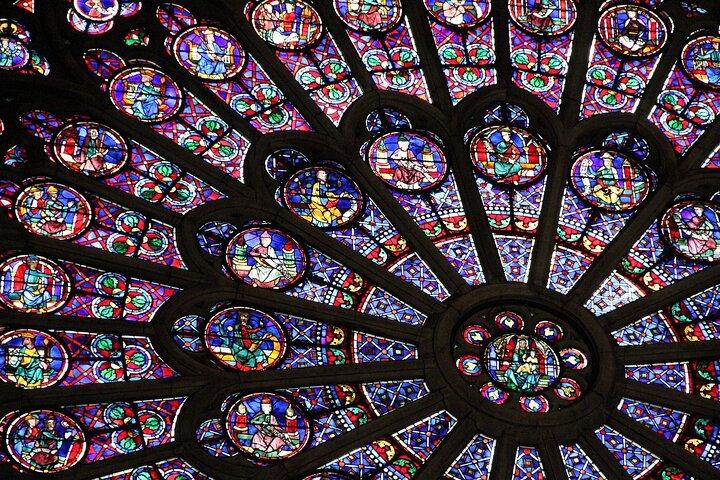 Notre Dame Guided Tour with Scheduled Group Access Option