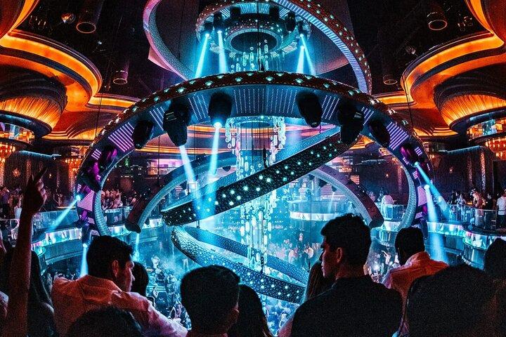 Las Vegas: VIP Club Crawl with Party Bus, Express Entry & Drinks