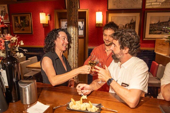 Madrid Tapas & Wine Tasting Food Tour - Pequeno grupo Bares locais