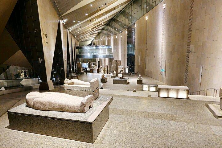 大エジプト博物館終日ツアー、ギザのピラミッド、、サッカラ