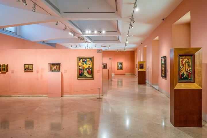 Entrada al Museo Nacional de Bornemisza