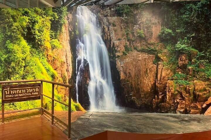 Khao Yai Full Day Tour Haew Narok Waterfall e trekking na selva