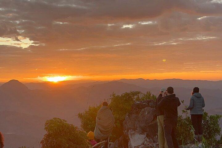 Nong khiaw : Trekking To Camp Over The Clouds（雲の上をキャンプする）