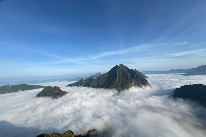 Nong khiaw : Trekking To Camp Over The Clouds（雲の上をキャンプする）