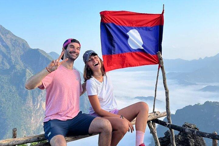 Nong khiaw : Trekking To Camp Over The Clouds（雲の上をキャンプする）