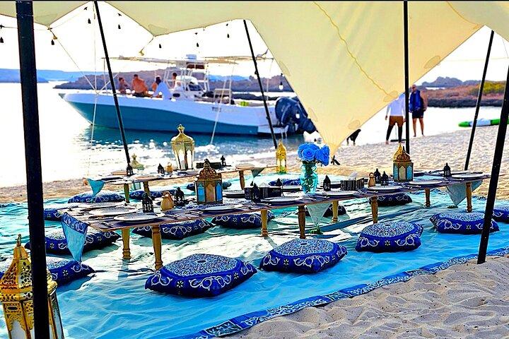 Privates ganztägiges Dimaniyat Island Erlebnis mit Beach Barbecue