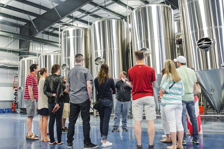 フェニックス醸造所ツアー：3つの醸造所で12のビールテイスター＆VIPアクセス