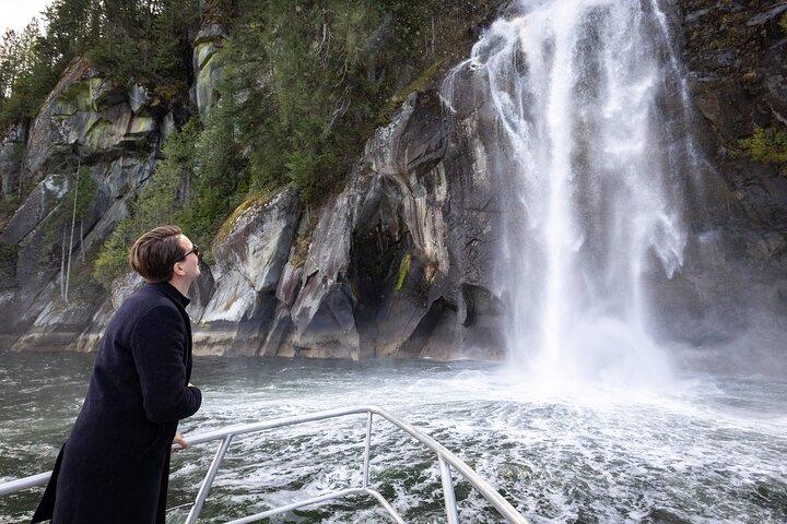 Campbell River : Bootstour durch Spring Bear und Wasserfälle