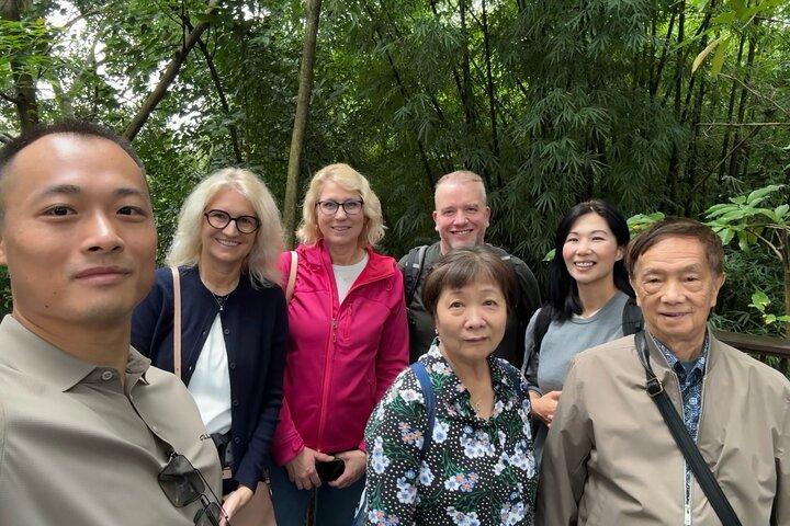 Privérondleiding door de Chengdu Panda-basis met hotelophaling