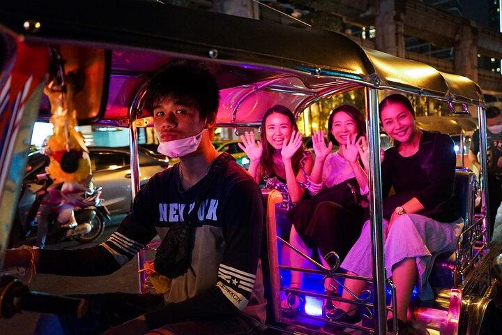 Bangkok Tuk Tuk Nachttour met eten en drinken in Siam & Silom