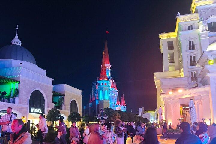 ランド・オブ・レジェンズのテーマパークでショーが楽しめる魔法の夕べ