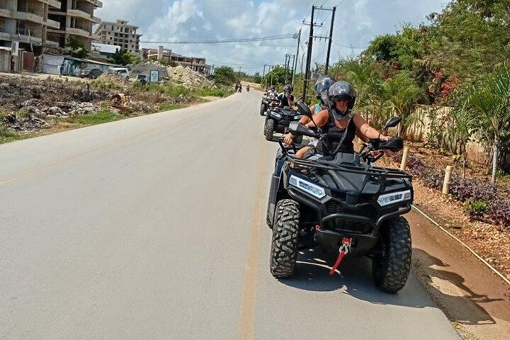 ザンジバル：ヌングイからケンドワまでのクワッドバイクアドベンチャーツアー 4時間