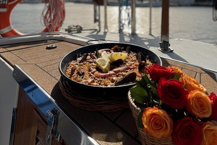 Romantisk middag ombord i Barcelonas havn
