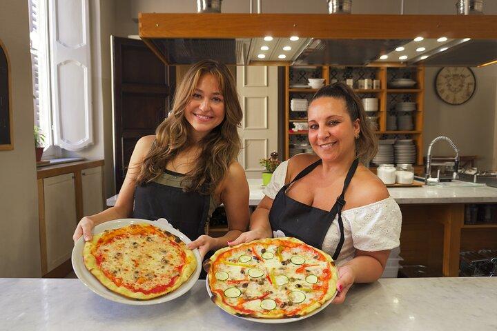 Pizza e sorvete fazendo aula no coração de Roma